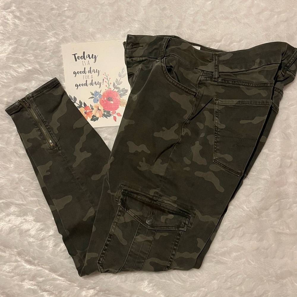 American Eagle Skinny Cargos